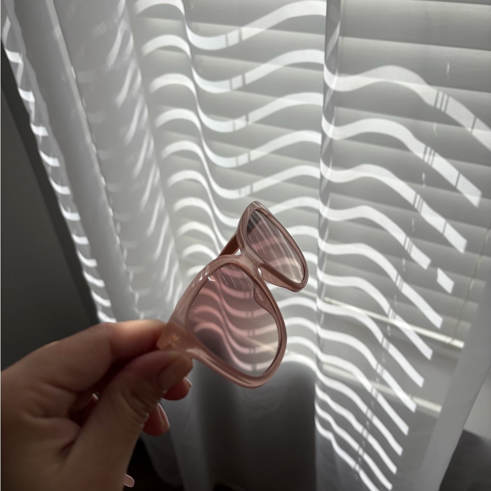 Gucci Blush Sunglasses - Picture 7 of 8